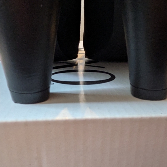 XOXO Black Ankle Shoe Boots. Back Zipper. Pure Elegance. Size 8. - Picture 9 of 13